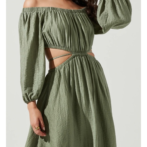 ASTR Cassian midi dress - Picture 2 of 5